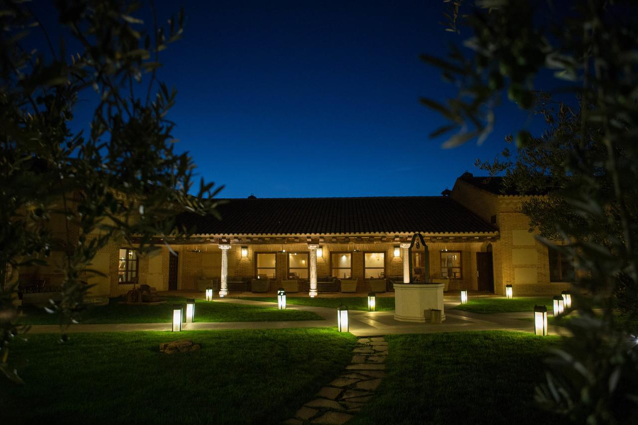 Posada Isabel De Castilla Madrigal de las Altas Torres Zewnętrze zdjęcie